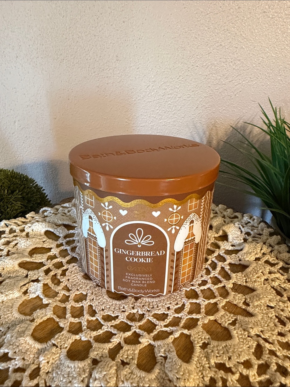 Bath & Body Works Gingerbread Cookie Candle - Brown & White with Gold Accents